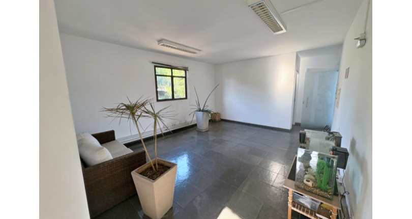 Excelente Imóvel Comercial à venda no Bairro da Vila Hamburguesa na Avenida Queiroz Filho