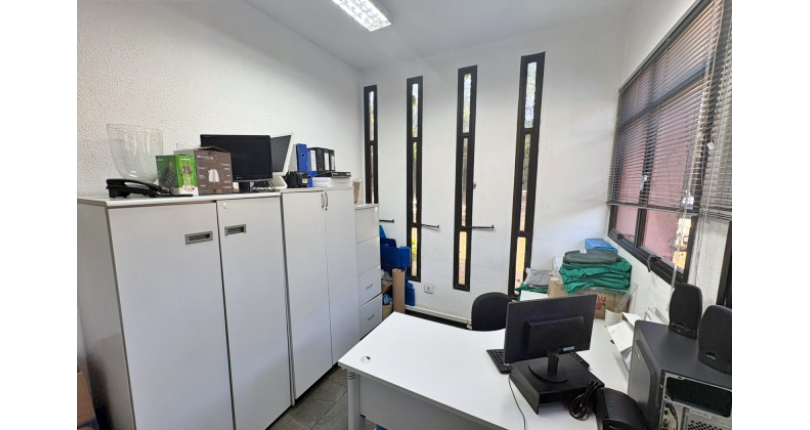 Excelente Imóvel Comercial à venda no Bairro da Vila Hamburguesa na Avenida Queiroz Filho