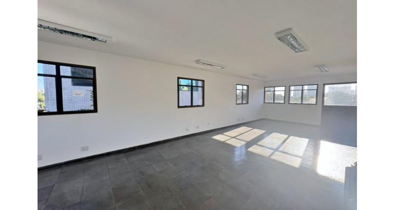 Excelente Imóvel Comercial à venda no Bairro da Vila Hamburguesa na Avenida Queiroz Filho