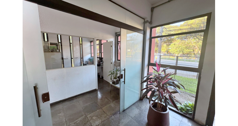 Excelente Imóvel Comercial à venda no Bairro da Vila Hamburguesa na Avenida Queiroz Filho