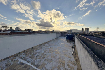 Sobrado à venda no Bairro do Parque São Domingos na Rua Luís Piccoli,