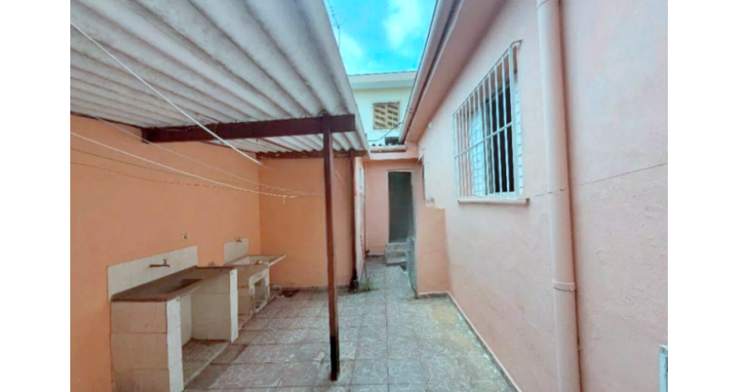 Casa Térrea à venda no Bairro da Vila Piauí na Rua Jacques Pilon