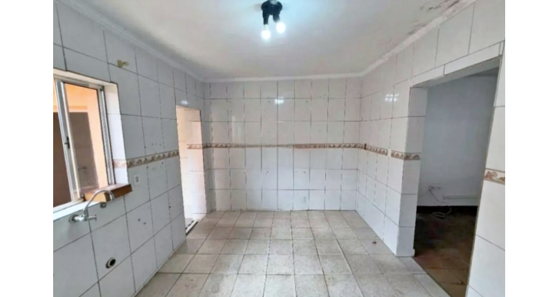 Casa Térrea à venda no Bairro da Vila Piauí na Rua Jacques Pilon