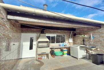 Sobrado à venda no Bairro do Conjunto Habitacional Turística na Rua Mário Tupinambá