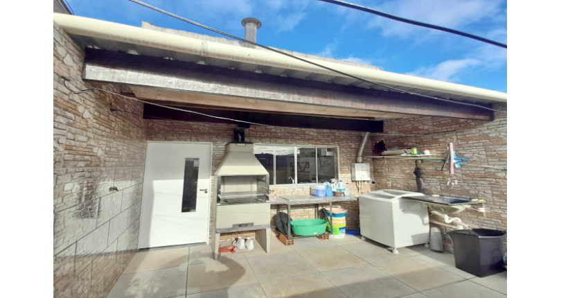Sobrado à venda no Bairro do Conjunto Habitacional Turística na Rua Mário Tupinambá