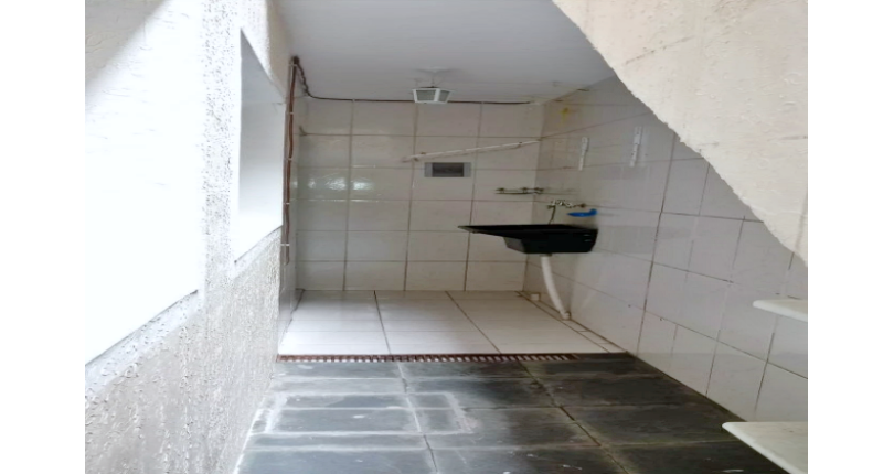 Sobrado à venda no Bairro do Conjunto Habitacional Turística na Rua Mário Tupinambá