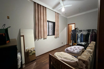 Casa Térrea à venda no Bairro do Parque São Domingos na Rua Emílio Colella