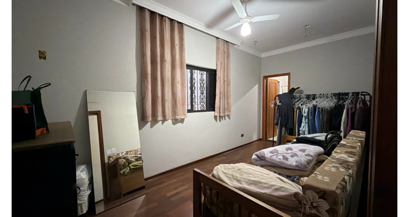Casa Térrea à venda no Bairro do Parque São Domingos na Rua Emílio Colella