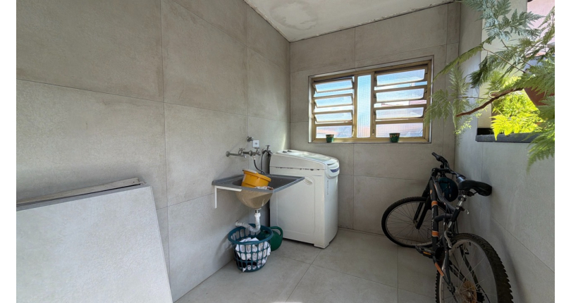 Casa Térrea à venda no Bairro do Parque São Domingos na Rua Emílio Colella