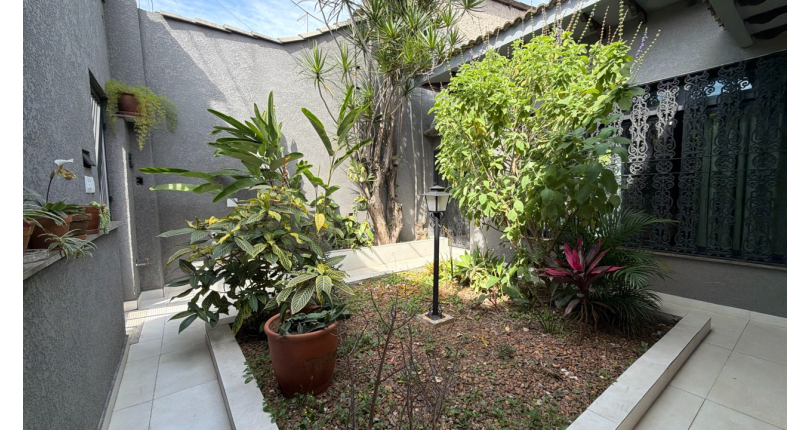 Casa Térrea à venda no Bairro do Parque São Domingos na Rua Emílio Colella