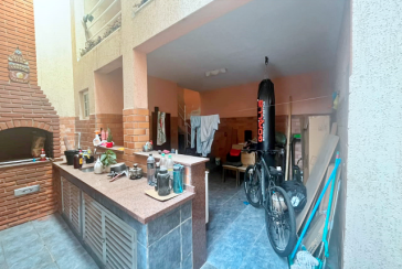 Sobrado à venda no Bairro do Conjunto Residencial Vista Verde na Rua Doutor Fernando de Oliveira Simões