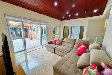  Casa assobradada à venda no Bairro do Jardim Líbano na Rua Leonardo Lerner