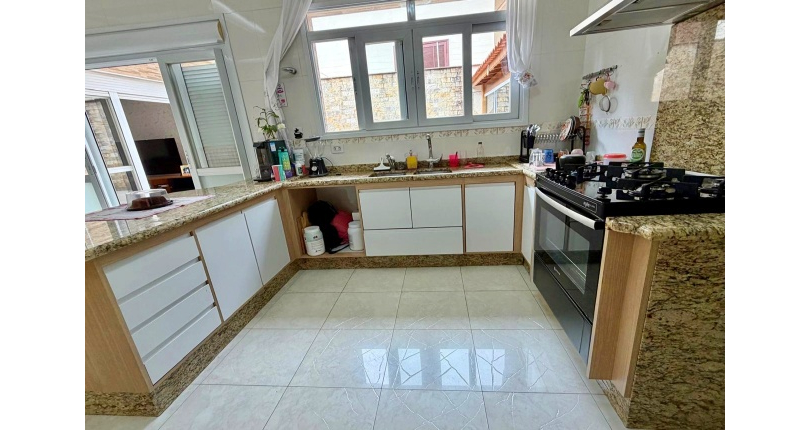 Casa assobradada à venda no Bairro do Jardim Líbano na Rua Leonardo Lerner