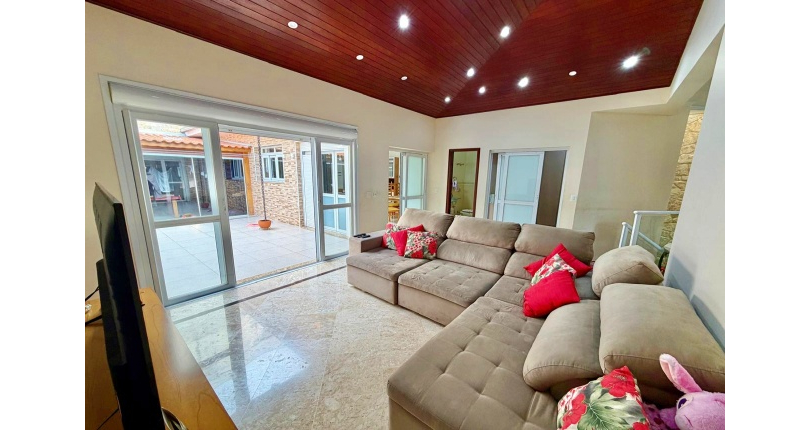  Casa assobradada à venda no Bairro do Jardim Líbano na Rua Leonardo Lerner