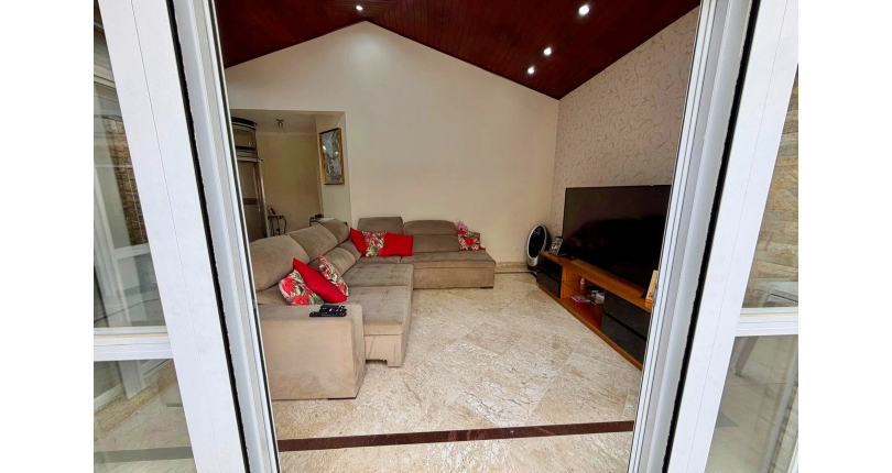  Casa assobradada à venda no Bairro do Jardim Líbano na Rua Leonardo Lerner