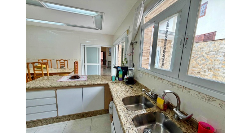  Casa assobradada à venda no Bairro do Jardim Líbano na Rua Leonardo Lerner