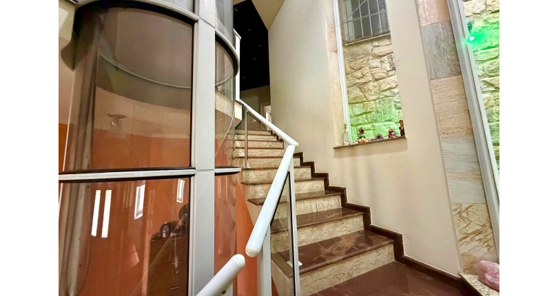  Casa assobradada à venda no Bairro do Jardim Líbano na Rua Leonardo Lerner