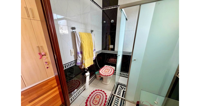  Casa assobradada à venda no Bairro do Jardim Líbano na Rua Leonardo Lerner