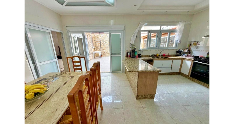  Casa assobradada à venda no Bairro do Jardim Líbano na Rua Leonardo Lerner