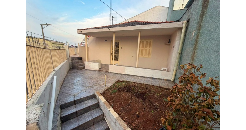 Casa assobradada à venda no Bairro da Vila Pereira Barreto 