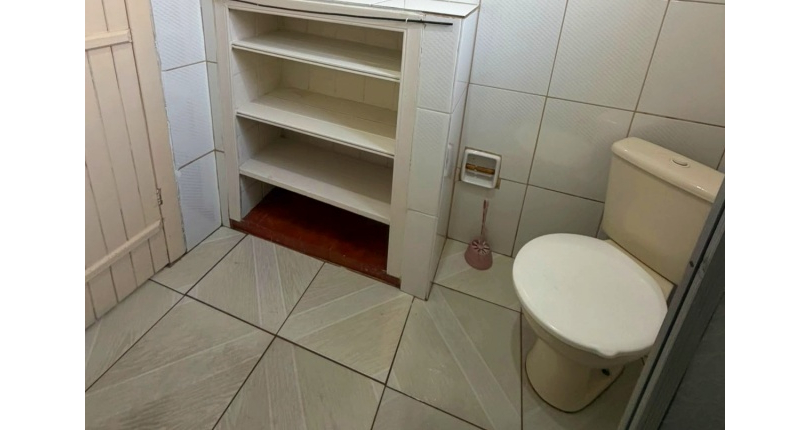 Casa assobradada à venda no Bairro da Vila Pereira Barreto 