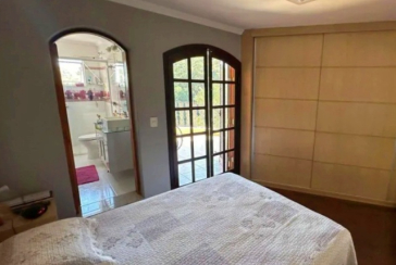 Sobrado à venda no Bairro do Jardim Regina na Rua Antônio Raiol