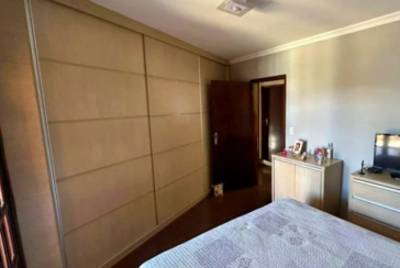Sobrado à venda no Bairro do Jardim Regina na Rua Antônio Raiol