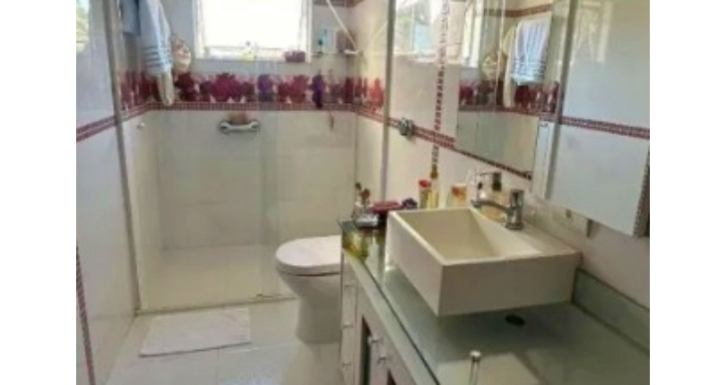 Sobrado à venda no Bairro do Jardim Regina na Rua Antônio Raiol