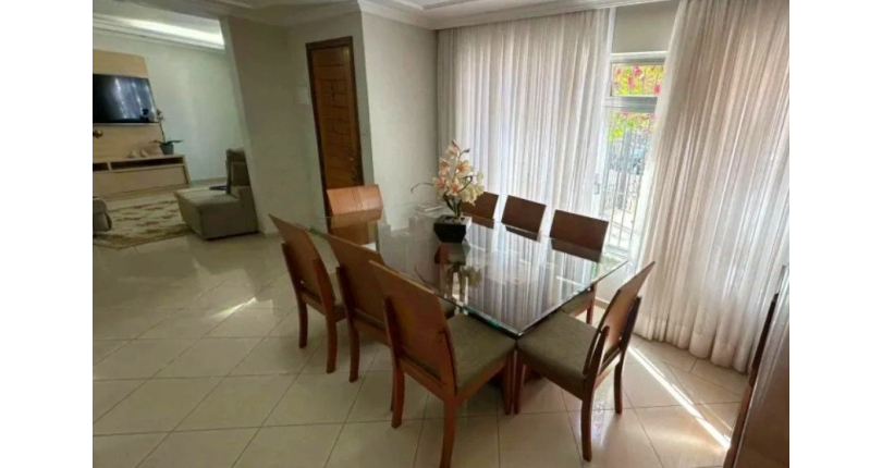 Sobrado à venda no Bairro do Jardim Regina na Rua Antônio Raiol