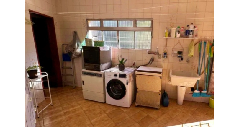Sobrado à venda no Bairro do Jardim Regina na Rua Antônio Raiol