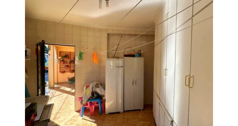 Sobrado à venda no Bairro do Jardim Regina na Rua Antônio Raiol