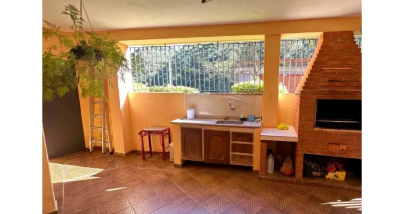 Sobrado à venda no Bairro do Jardim Regina na Rua Antônio Raiol