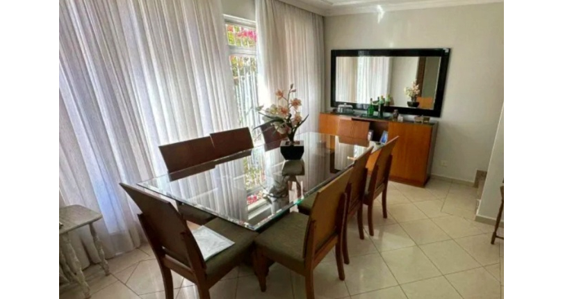 Sobrado à venda no Bairro do Jardim Regina na Rua Antônio Raiol