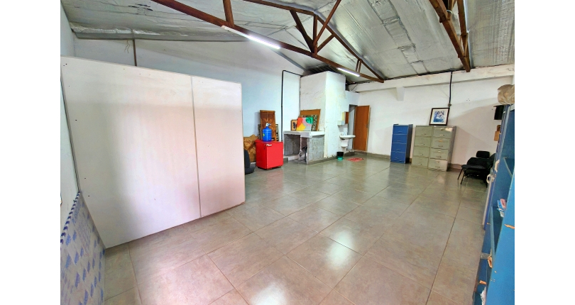 Imóvel Comercial à venda no Bairro do Parque Maria Domitila na Rua Francisco Basílio de Melo