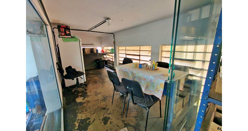 Imóvel Comercial à venda no Bairro do Parque Maria Domitila na Rua Francisco Basílio de Melo