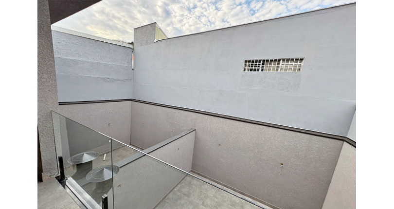 Sobrado novo à venda no Bairro do Parque São Domingos na Rua Eurípedes Torres 94