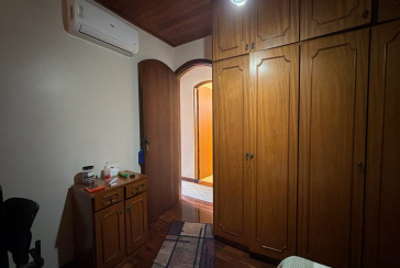 Sobrado à venda no Bairro do Jardim Regina na Rua Benedito Lacerda,