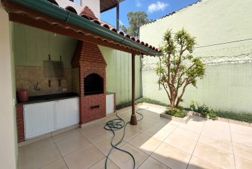 Sobrado à venda no Bairro do Jardim Regina na Rua Benedito Lacerda,