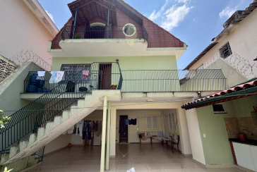 Sobrado à venda no Bairro do Jardim Regina na Rua Benedito Lacerda,