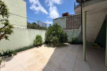 Sobrado à venda no Bairro do Jardim Regina na Rua Benedito Lacerda,