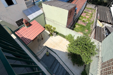 Sobrado à venda no Bairro do Jardim Regina na Rua Benedito Lacerda,