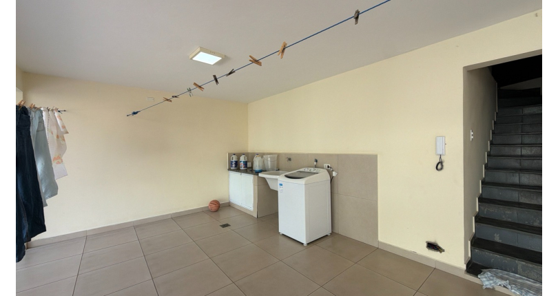 Sobrado à venda no Bairro do Jardim Regina na Rua Benedito Lacerda,