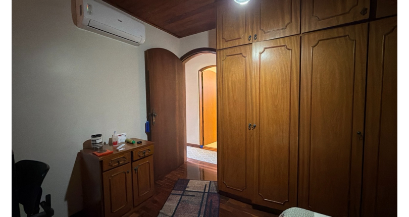 Sobrado à venda no Bairro do Jardim Regina na Rua Benedito Lacerda,