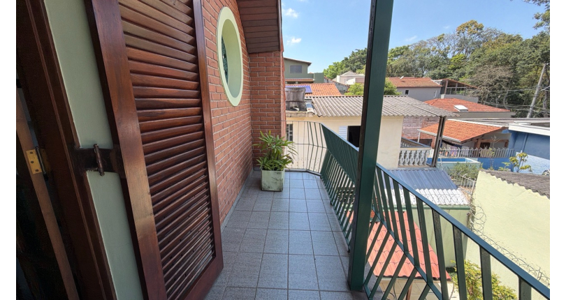 Sobrado à venda no Bairro do Jardim Regina na Rua Benedito Lacerda,