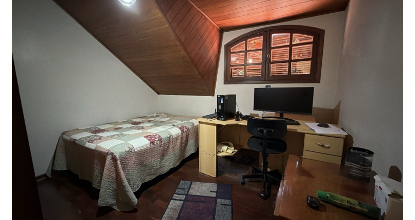 Sobrado à venda no Bairro do Jardim Regina na Rua Benedito Lacerda,