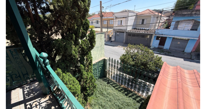 Sobrado à venda no Bairro do Jardim Regina na Rua Benedito Lacerda,
