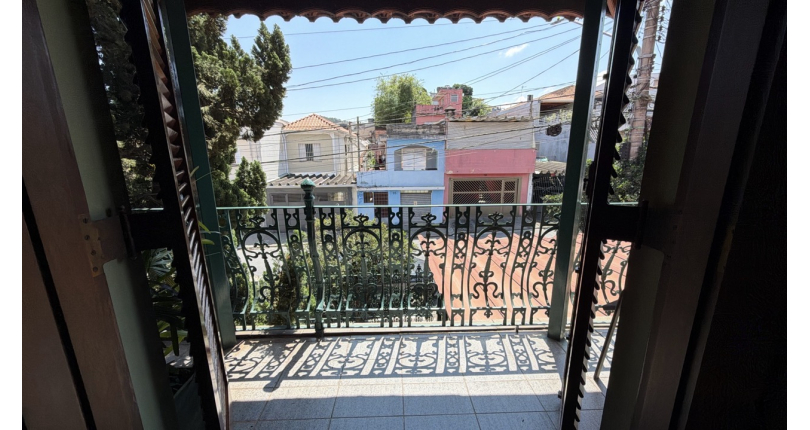 Sobrado à venda no Bairro do Jardim Regina na Rua Benedito Lacerda,