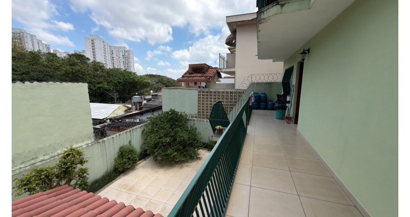Sobrado à venda no Bairro do Jardim Regina na Rua Benedito Lacerda,