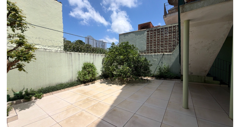 Sobrado à venda no Bairro do Jardim Regina na Rua Benedito Lacerda,