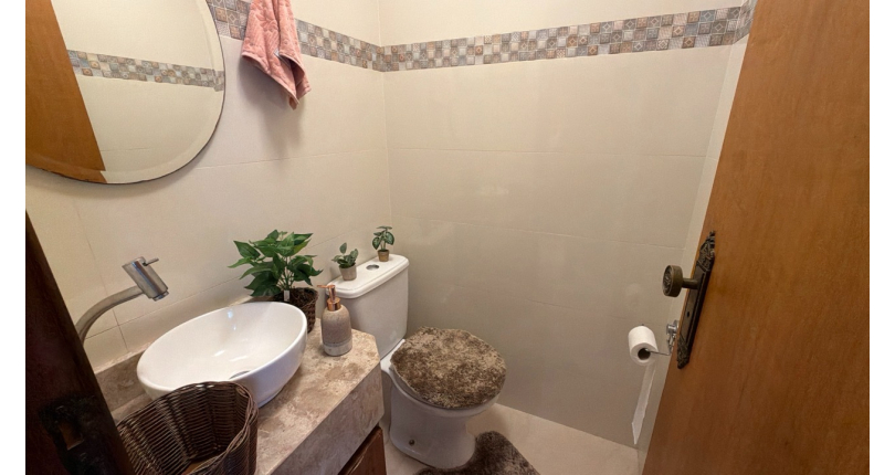 Sobrado à venda no Bairro do Jardim Regina na Rua Benedito Lacerda,